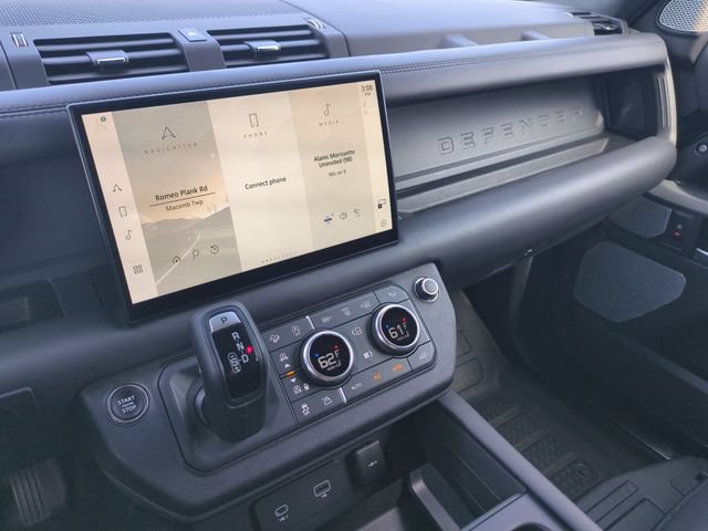 Used 2024 Land Rover Defender 130 X-Dynamic SE AWD/4WD image 11