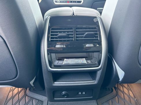 Used 2025 BMW X7 xDrive40i w/ Premium Package AWD/4WD image 36