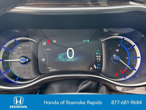 Used 2023 Chrysler Pacifica Limited FWD image 28