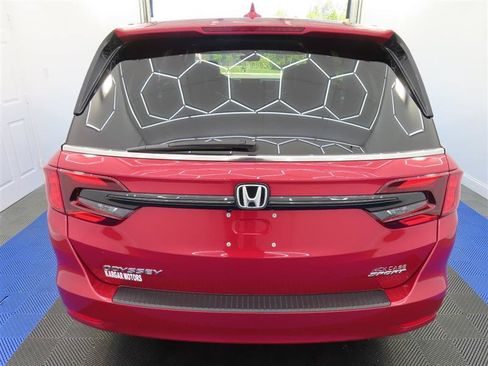 Used 2024 Honda Odyssey Sport image 11