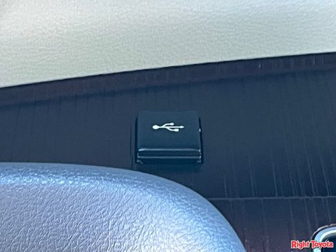 Certified 2024 Toyota Sienna XLE FWD image 26