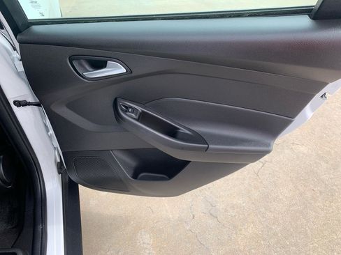 Used 2018 Ford Focus SE FWD image 15