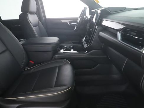 Used 2025 GMC Yukon Elevation w/ Technology Package AWD/4WD image 36
