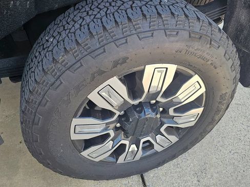 Used 2024 GMC Sierra 2500 Denali AWD/4WD image 16