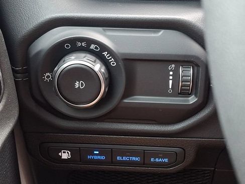 Used 2024 Jeep Wrangler Unlimited Sahara w/ Technology Group AWD/4WD image 29
