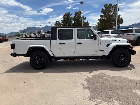 Used 2022 Jeep Gladiator Sport AWD/4WD image 4