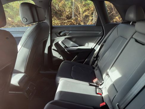 Used 2023 Audi Q3 2.0T Premium Plus w/ Premium Plus Package image 10