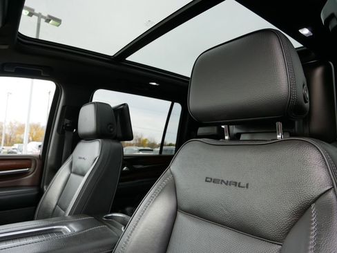 Used 2021 GMC Yukon XL Denali image 18