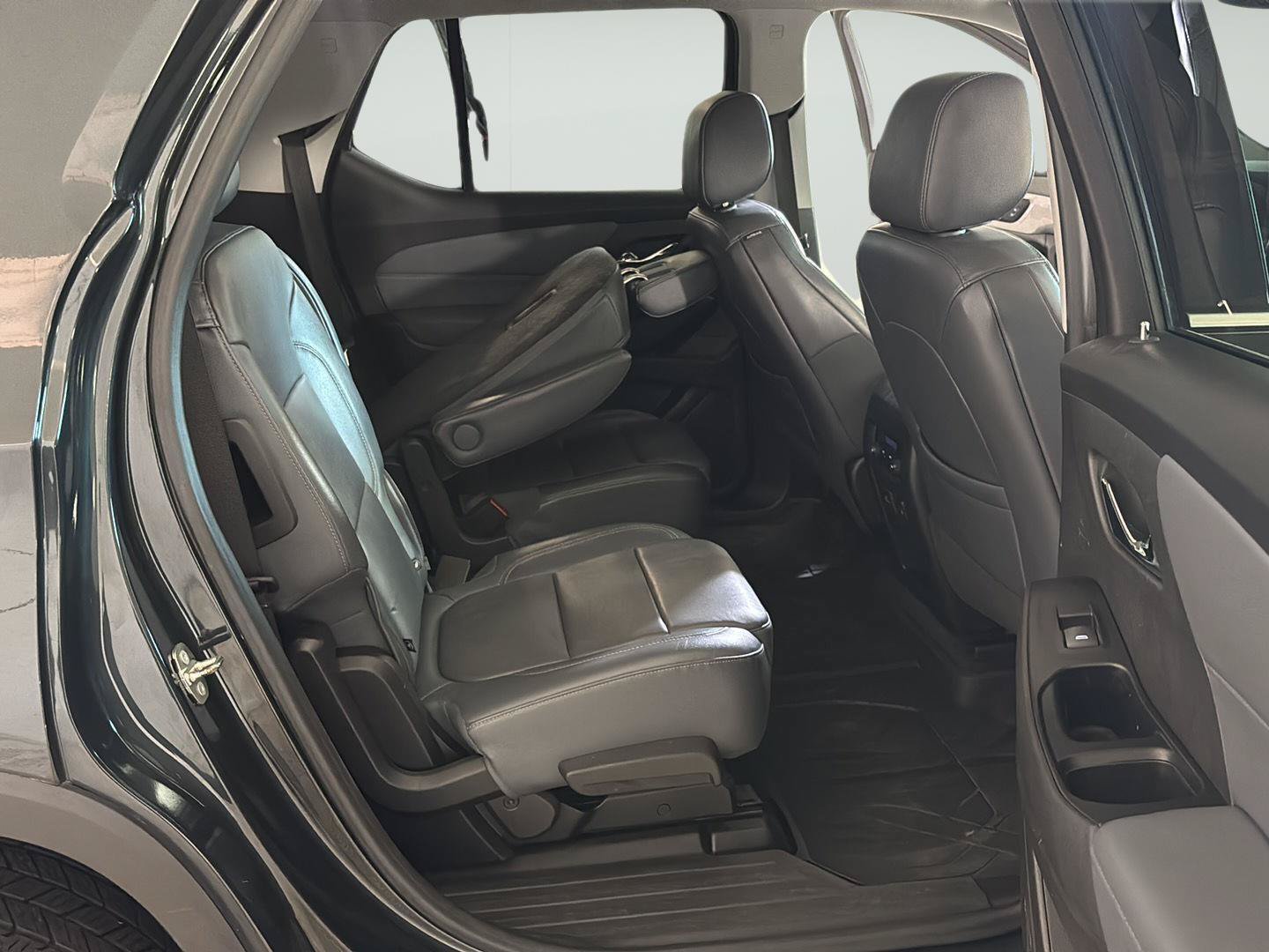 Used 2018 Chevrolet Traverse LT w/ LPO, Floor Liner Package AWD/4WD image 17