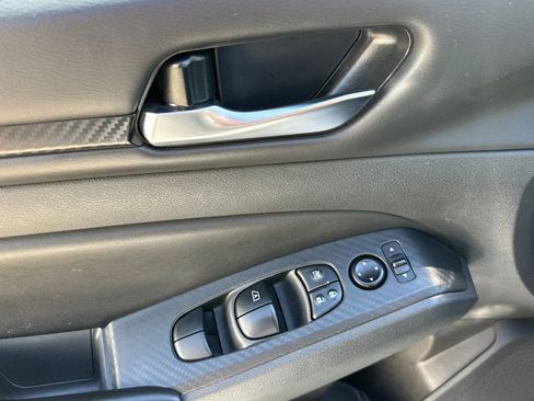 Used 2024 Nissan Altima 2.5 SV FWD image 12