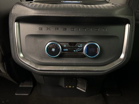 New 2025 Ford Expedition Active image 33