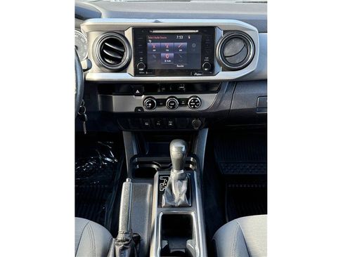 Used 2017 Toyota Tacoma SR5 w/ Tow Package RWD image 11