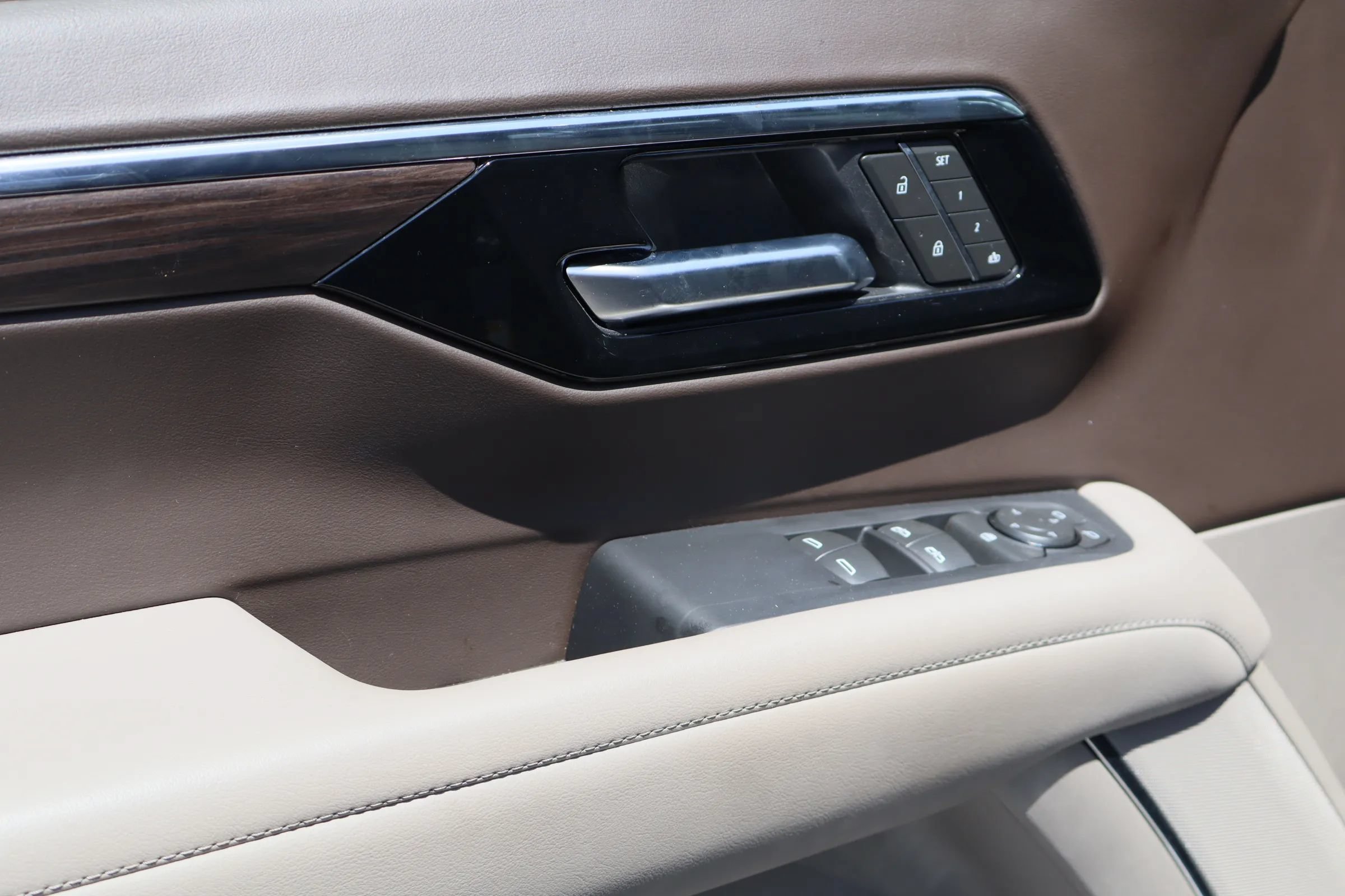 Used 2025 Chevrolet Tahoe LT RWD image 19