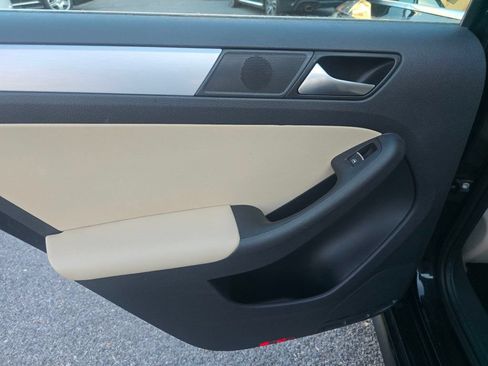 Used 2014 Volkswagen Jetta SE FWD image 12