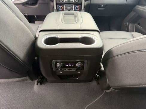 Used 2024 Chevrolet Tahoe Z71 w/ Luxury Package image 27