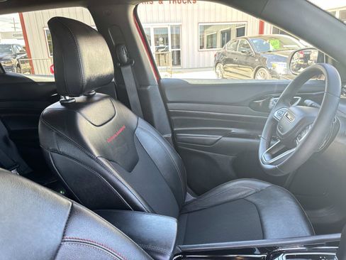 Used 2025 Jeep Compass Trailhawk AWD/4WD image 10