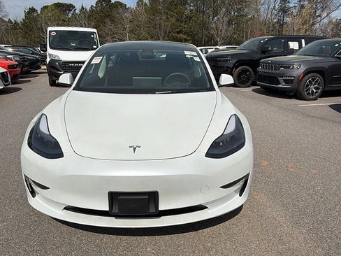 Used 2023 Tesla Model 3 Standard Range image 3