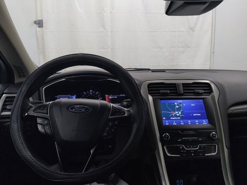 Used 2020 Ford Fusion SE FWD image 22