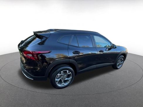 Used 2025 Chevrolet Trax LT image 14