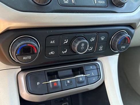 Used 2023 GMC Acadia Denali AWD/4WD image 18
