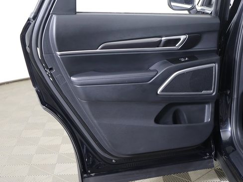 Used 2025 Kia Telluride S image 28