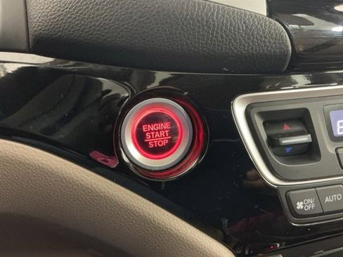 Used 2017 Honda Pilot Touring image 23