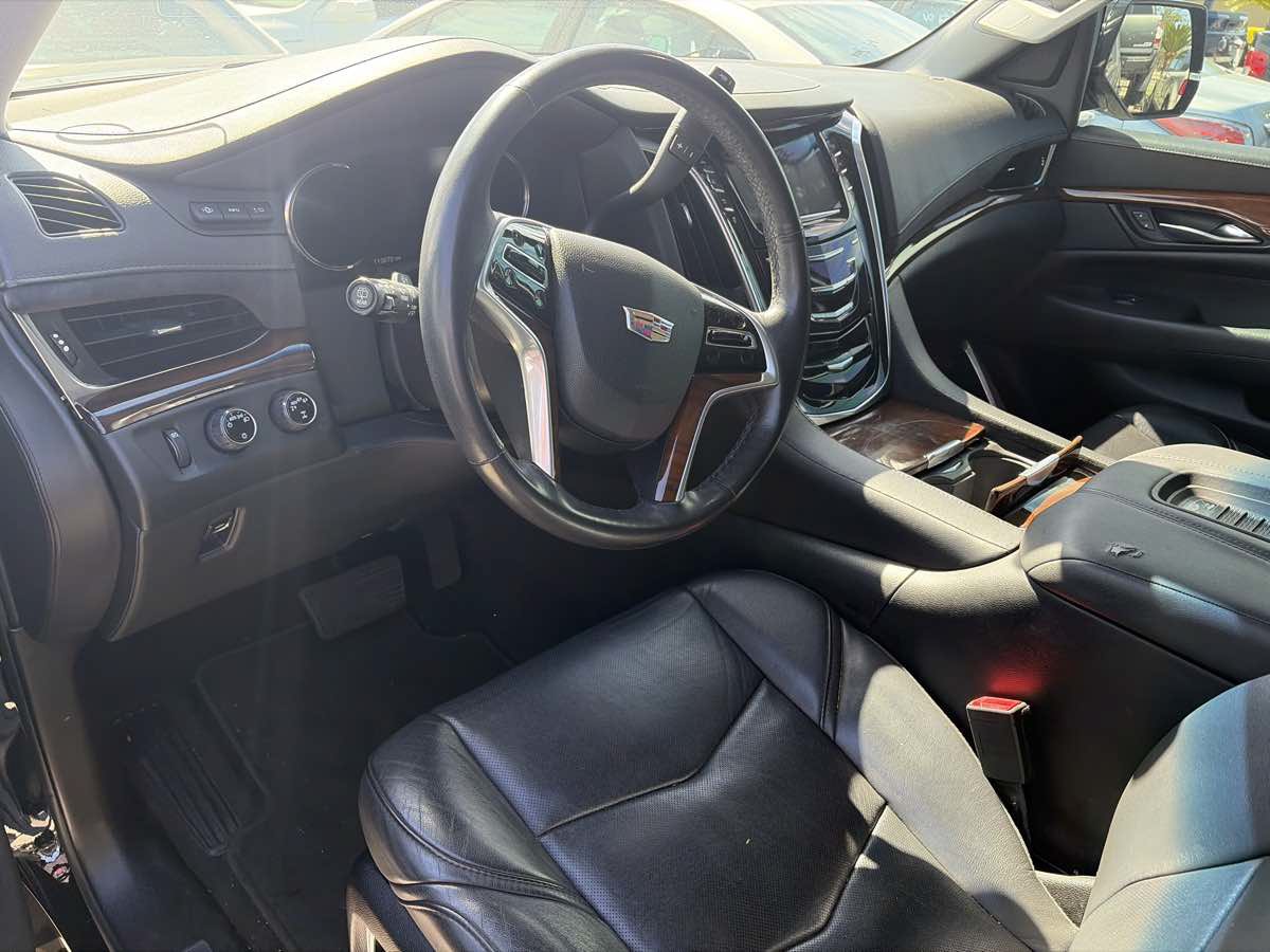 Used 2018 Cadillac Escalade ESV Premium Luxury AWD/4WD image 4