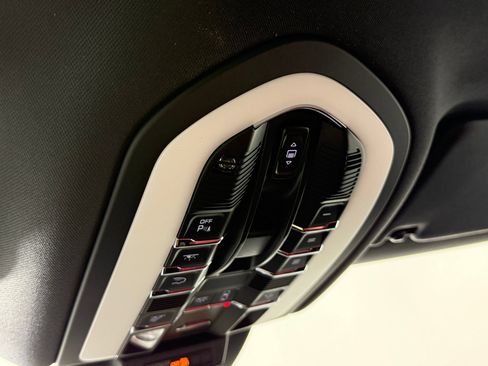 Certified 2026 Porsche Macan Turbo AWD/4WD image 21