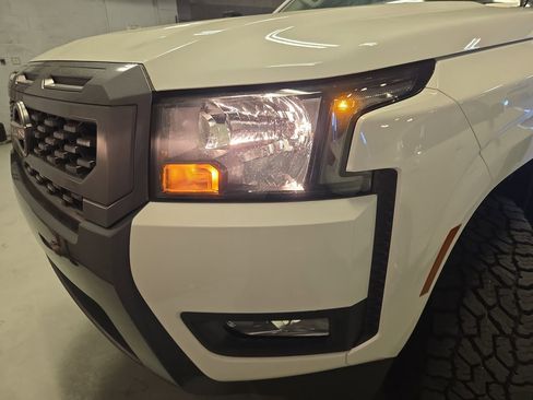 New 2025 Nissan Frontier SV w/ SV Convenience Package RWD image 28