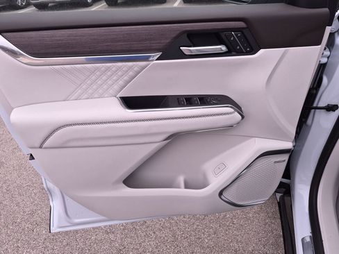 New 2026 GMC Acadia Denali w/ Super Cruise Package FWD image 17