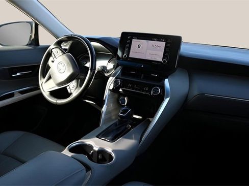 Used 2021 Toyota Venza XLE image 17