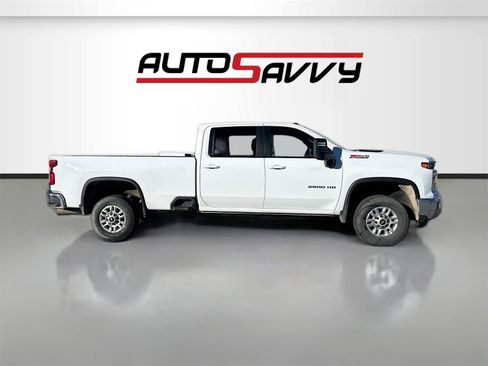 Used 2024 Chevrolet Silverado 2500 LT w/ Z71 Off-Road Package image 8