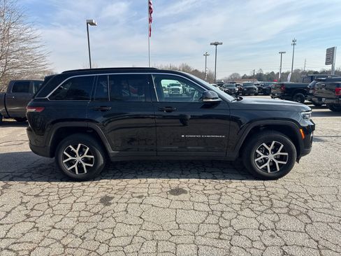 Certified 2024 Jeep Grand Cherokee Limited image 4