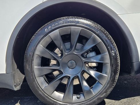 Used 2023 Tesla Model Y Long Range image 8