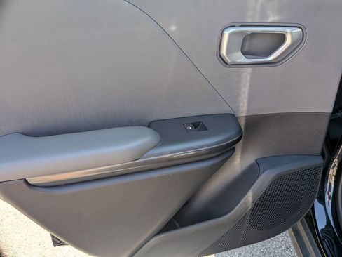 Used 2025 Kia K4 LXS image 25