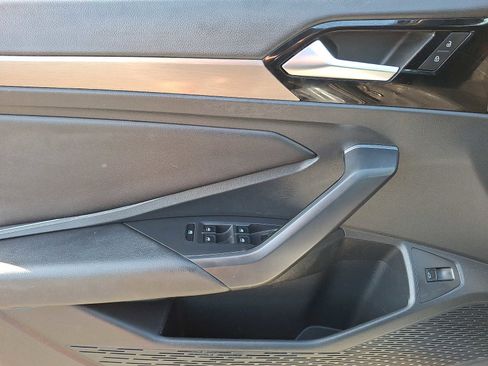 Used 2019 Volkswagen Jetta SEL Premium image 9