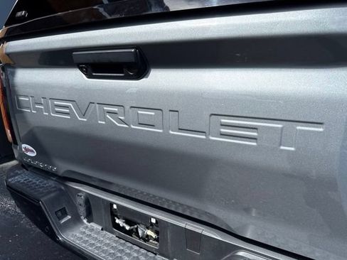 Used 2025 Chevrolet Colorado Z71 w/ Technology Package AWD/4WD image 30