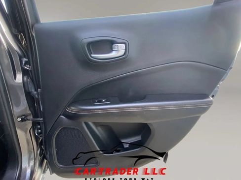 Used 2019 Jeep Compass Latitude w/ Popular Equipment Group FWD image 16