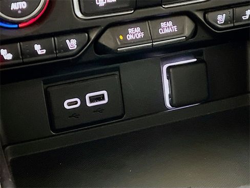 Used 2022 Chevrolet Suburban Premier image 20