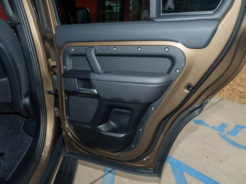 Used 2025 Land Rover Defender 130 X image 23