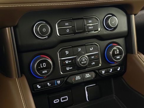 Used 2024 Chevrolet Tahoe High Country AWD/4WD image 18