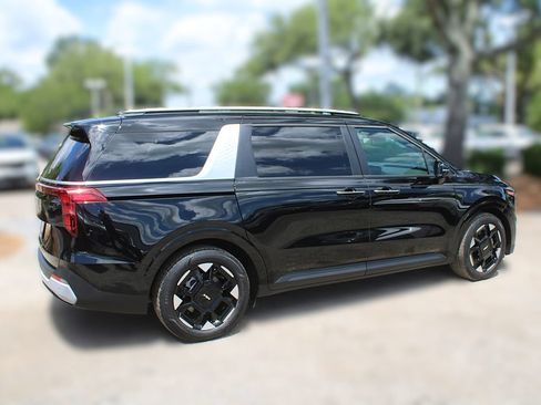 Used 2025 Kia Carnival EX FWD image 9