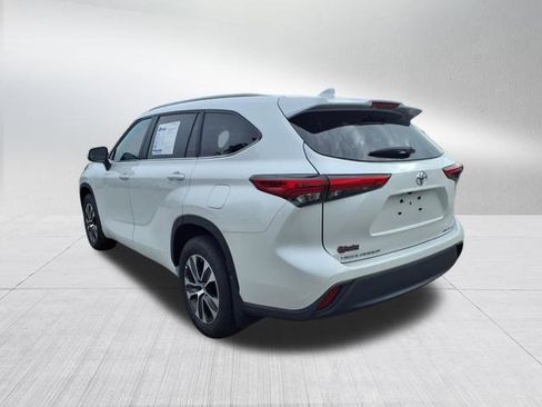 Used 2023 Toyota Highlander XLE image 6