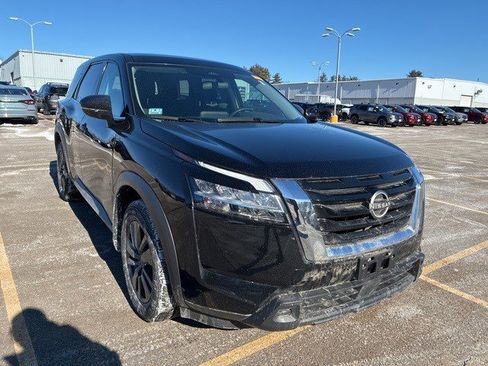 Certified 2022 Nissan Pathfinder S image 1