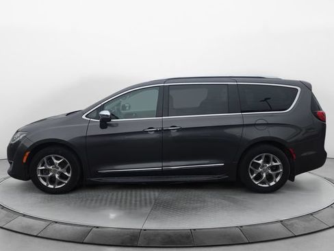 Used 2017 Chrysler Pacifica Limited w/ Advanced Safetytec Group FWD image 2