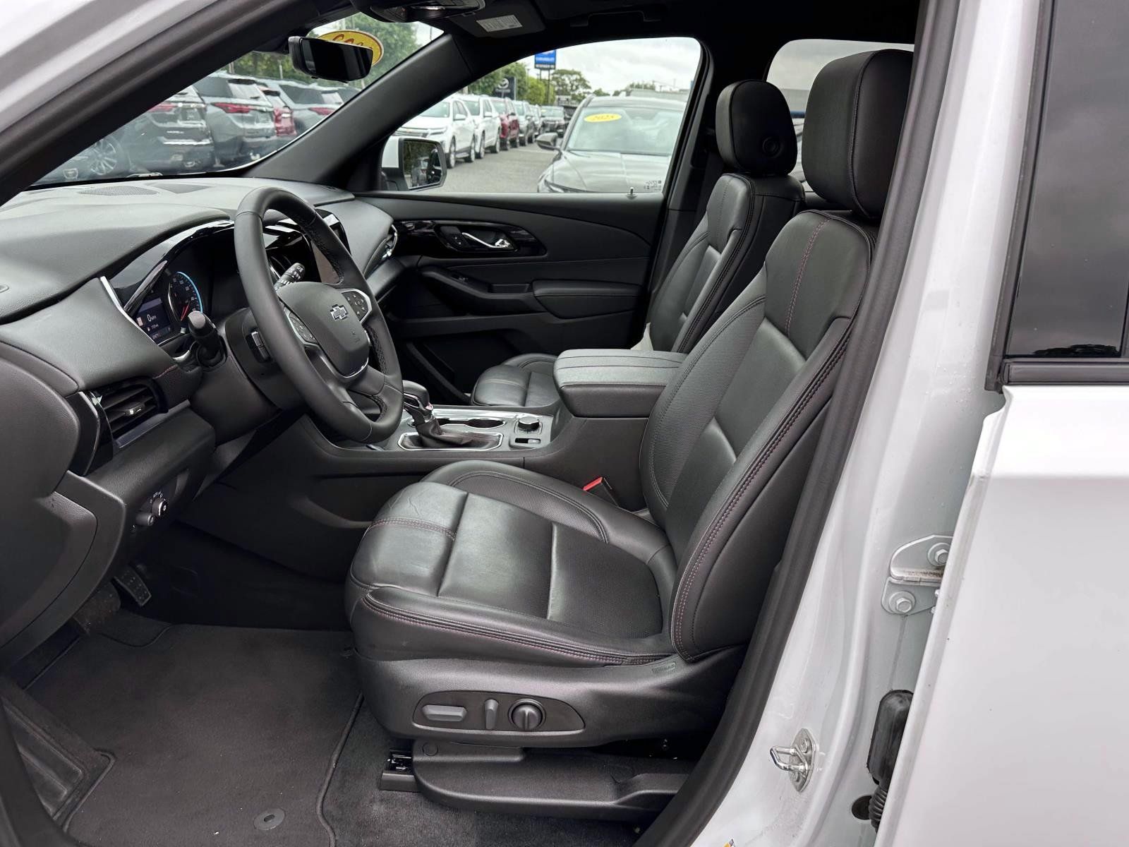 Used 2023 Chevrolet Traverse RS AWD/4WD image 11