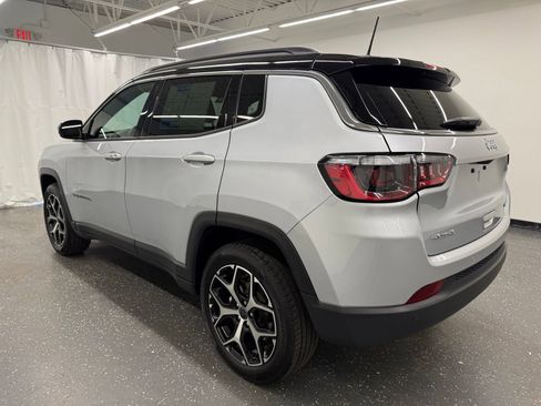 Used 2025 Jeep Compass Limited AWD/4WD image 3