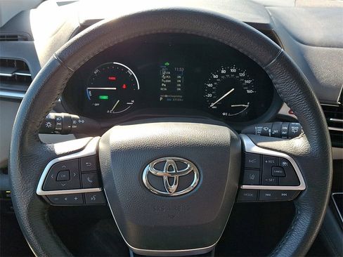 Certified 2024 Toyota Sienna XLE image 20