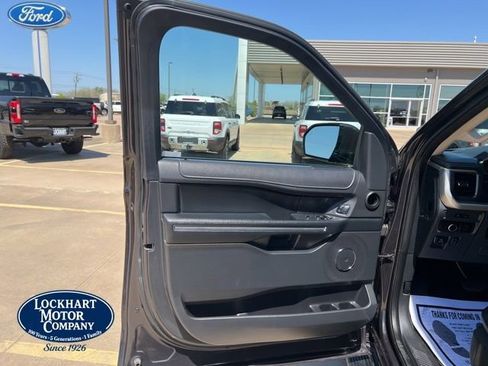 Used 2024 Ford Expedition Max XLT image 11
