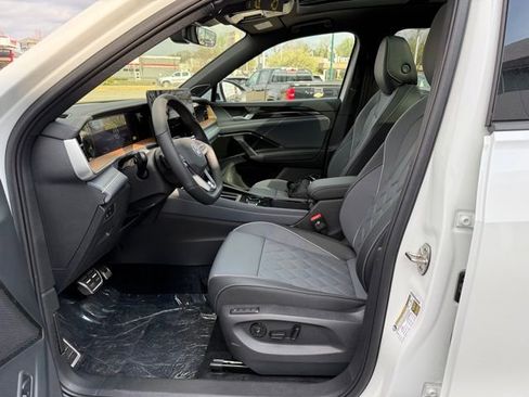 New 2026 Volkswagen Tiguan SEL R-Line AWD/4WD image 11